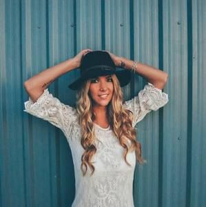 Meet your Posher, Casey